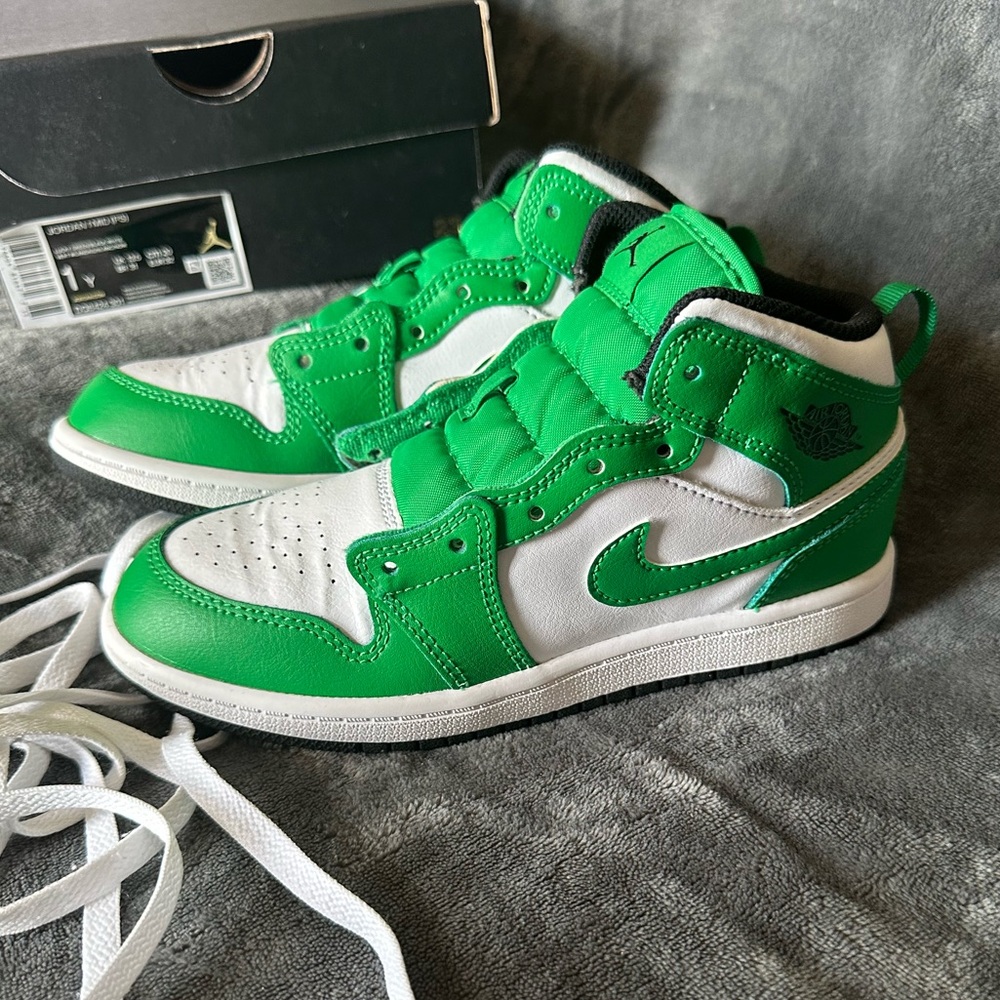 Kids Jordan 1 Mids